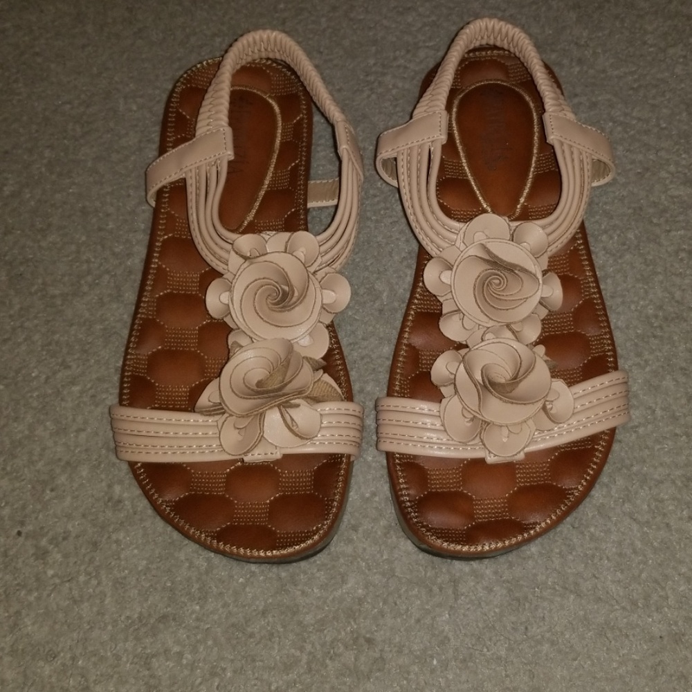 Strap over sandals with flowers